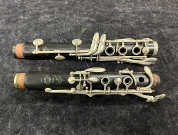 Photo NICE Vintage Selmer Paris 'Centered Tone' Series Bb Clarinet - Serial # R6150